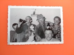 Photo old antique men drinking beer bear beer Herma-Cola men beer party old photo