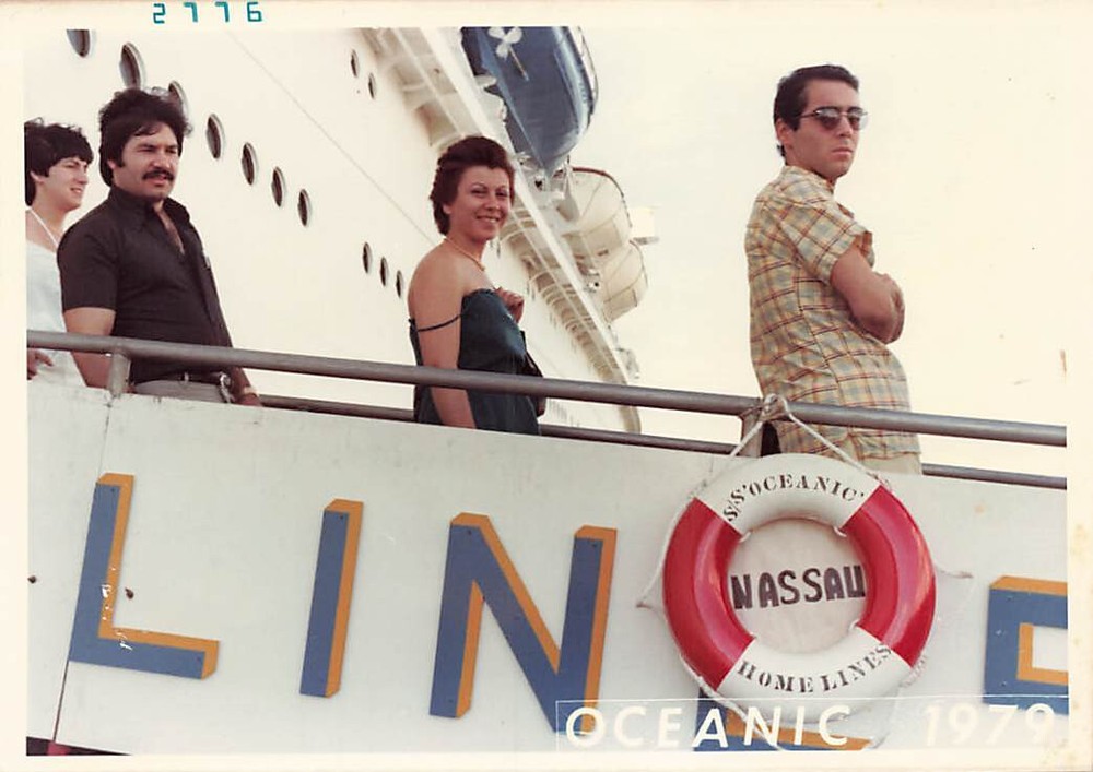 2 photos of the on-board photographer of the Oceanic 1979 approx. 17.7 x 12.6 cm collection resolution