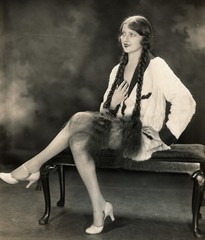 LARGER SIZE, ZIEGFELD FOLLIES Broadway Show, „Princess Heana” dancer w amazing