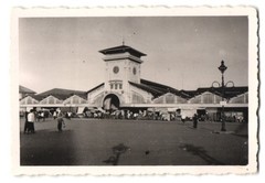 8 Photographs Saigon / Vietnam, Market, Laundry, Streets & Building Views
