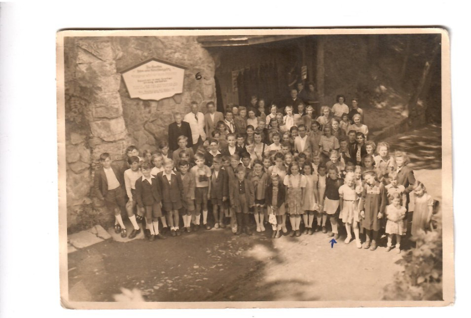 C53 Photo Postcard * Group of Children * Excursion Fairy Grotto Saalfeld 1950s