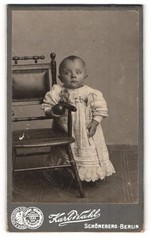 Photograph Karl Wahl, Schöneberg-Berlin, Hauptstr. 1-2, cute girl in dress
