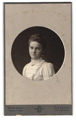 Photograph Otto Koch, Elmshorn, Panjestrasse, portrait of a young woman