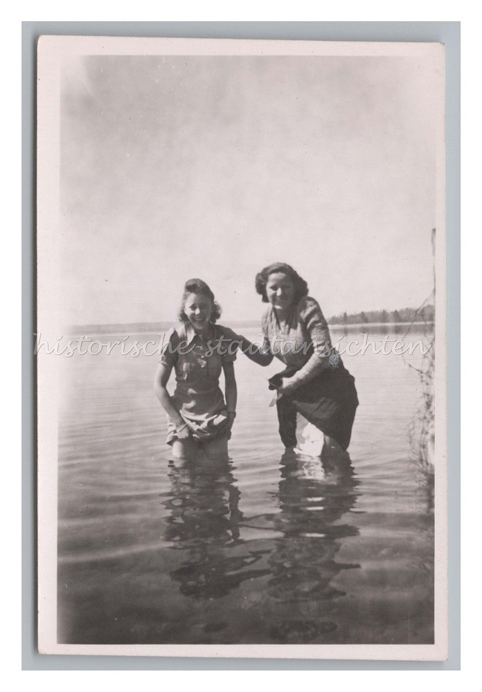 2 Women Raising the Skirt in Ammersee 1949 – Postwar – Vintage Photo 1940s