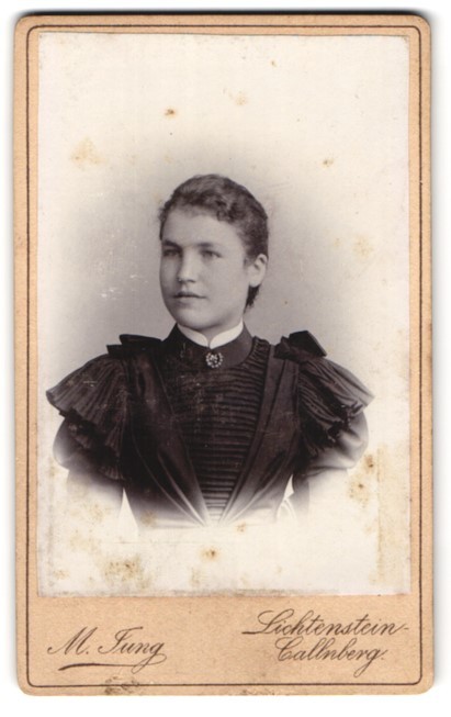 Photograph M. Jung, Lichtenstein-Callnberg, Schulgasse 175, portrait of a woman