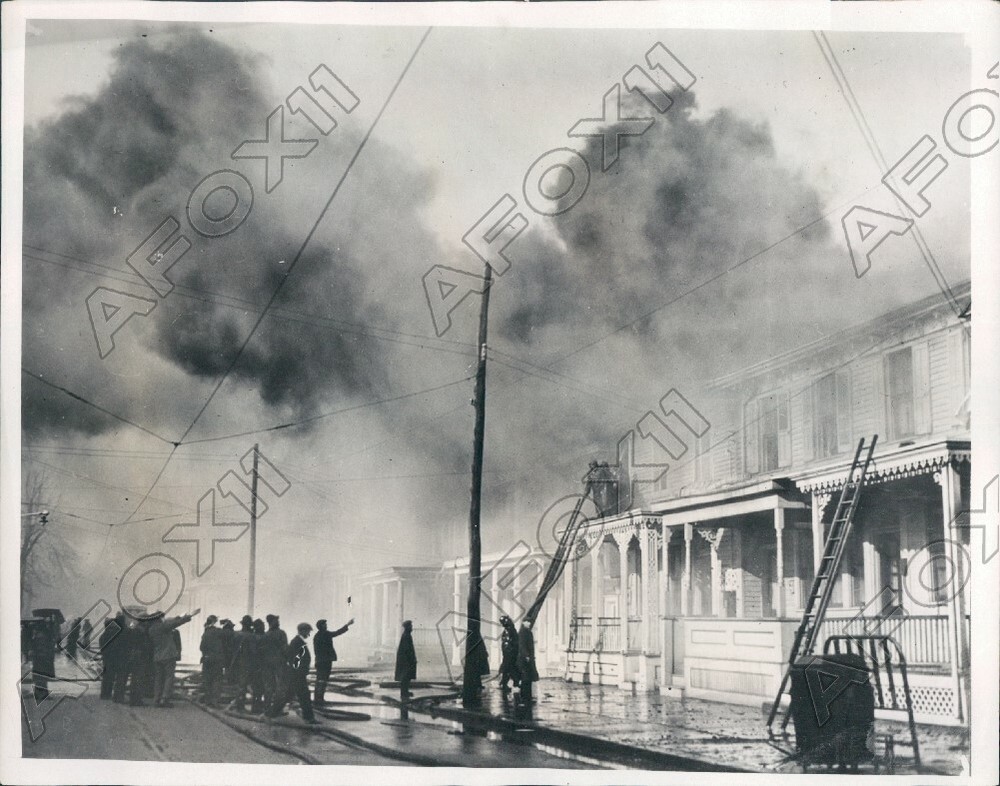 1932 Penns Grove NJ Fire Swept from Waterfront to Business District Press Photo