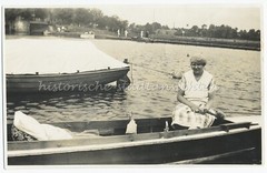 Frau in Ruderboot 1928 – Mode Freizeit See – Altes Foto 1920er