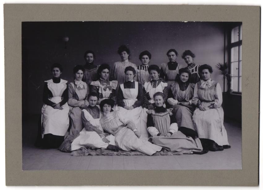 Photograph Ladies’ Team of Cooking School in House Smock and Apron, 1905
