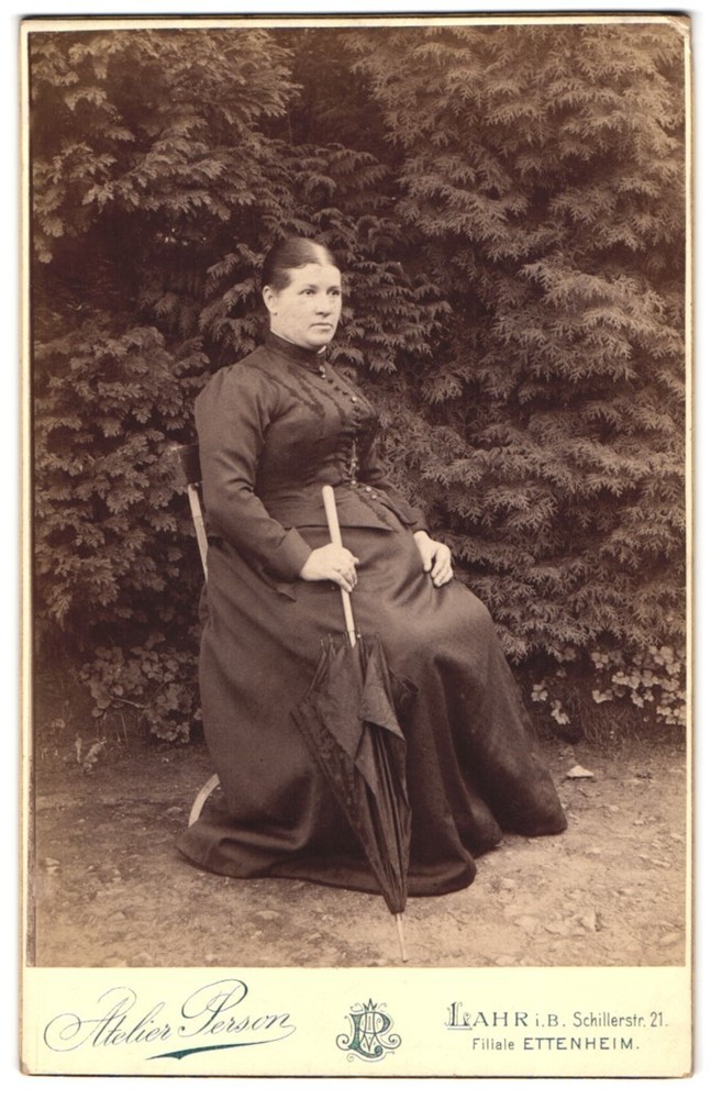 Photography studio person, Lahr i. B., Schillerstrasse 21, portrait bourgeois