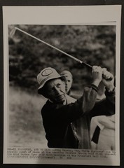Bing Crosby plays golf Press Photo 7×9, b/w 1976