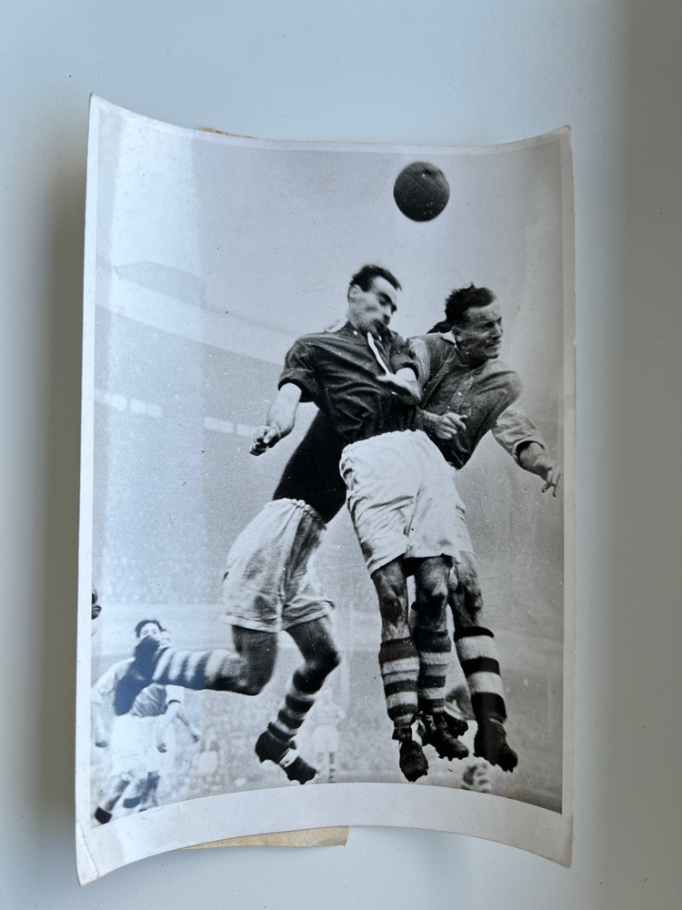 Photo F 25 football press picture DPA game scene Arsenal-Charlton 1949 approx. 13×18 cm