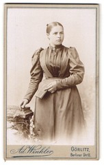 Photograph Adolf Winkler, Görlitz, Berliner Strasse 12, Young Lady with Sternbro