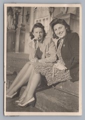 Portrait of 2 Elegant Women with Beautiful Legs in Autumn 1941 – Vintage Photo