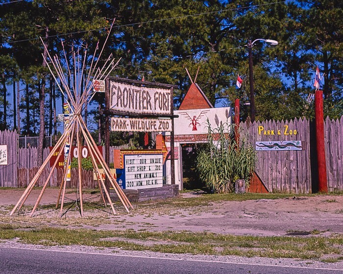 8×10 Vintage Photo of Entrance to Frontier Fort Gift Shop, Wilmington, NC.