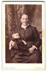 Photograph Aug. Crome, Einbeck, Baustraße, portrait of a woman with child