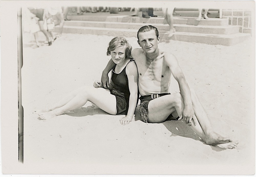 Bathing Swimwear Young Woman Man Loving Couple Strandbad Wannsee Berlin Vintage
