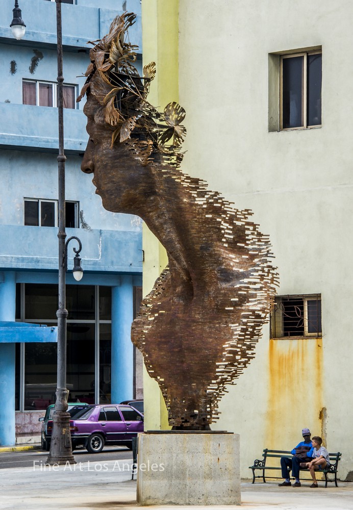 Neil Reichline Photo, «Street Sculpture» Havana, Cuba