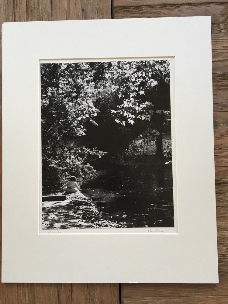BRUCE BLUM SIGNED B&W Photo Print (10 «X 13») «Girl in Park «