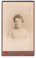 Photograph Arthur Krüger, Berlin, Karl-Straße 25, middle-class woman in summery