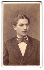 Photograph Gustav Karsch, Dresden, Grosse Meisenerstrasse 9, young man with Mitt