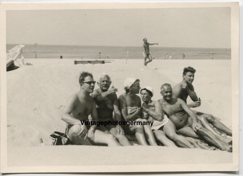 Z1570 Photo 1950s Artistic Nude Pretty Woman Man Beach Nude Nude