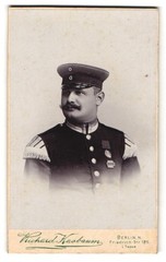 Photograph Richard Kasbaum, Berlin, Uffz. in musician uniform with medal and black