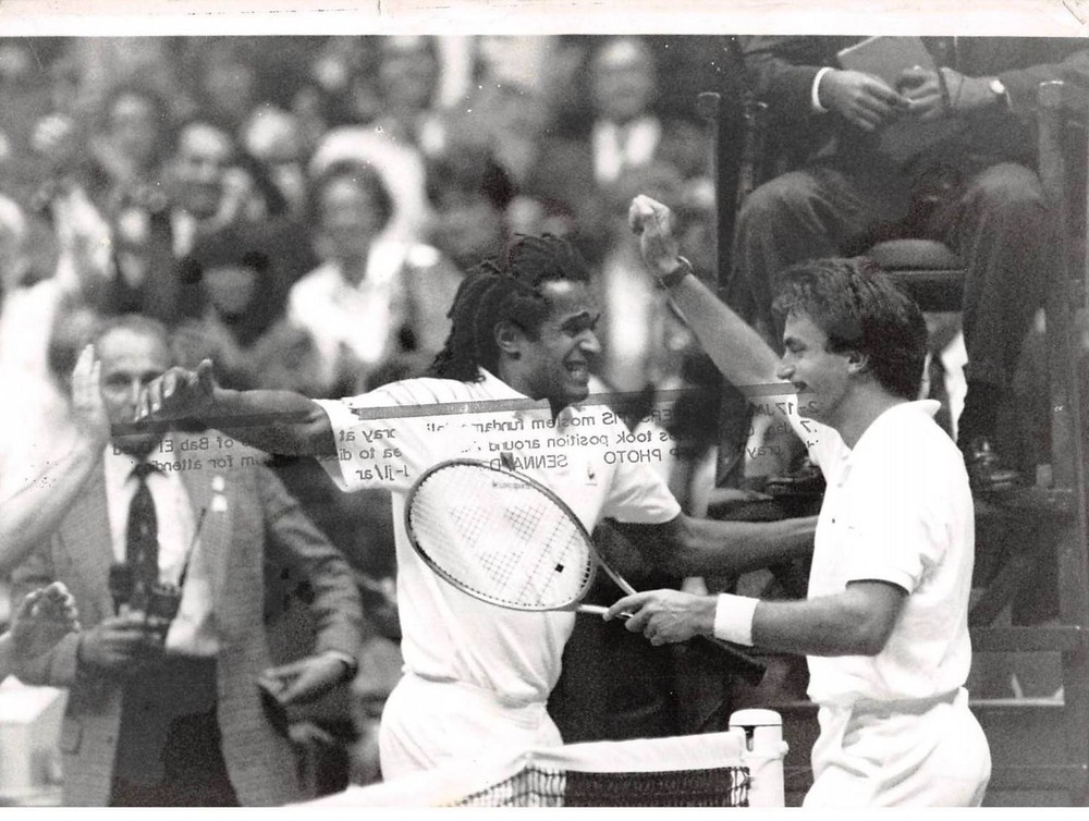 Photo presse.ALE10224.9 1/8×7 1/8in environ.1991.Lyon.Tennis.Equipe – France.ya