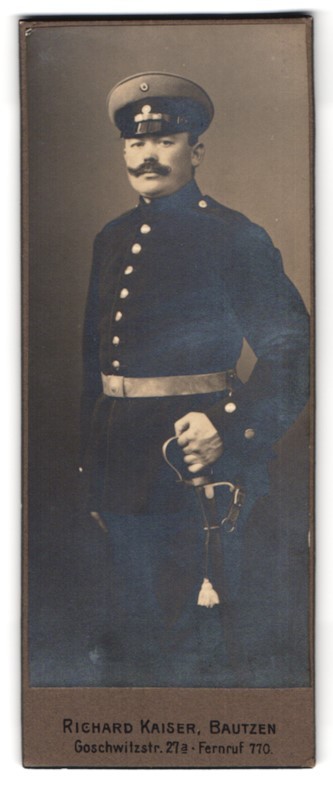 Photograph Richard Kaiser, Bautzen, Goschwitzstr. 27a, soldier in uniform with saw