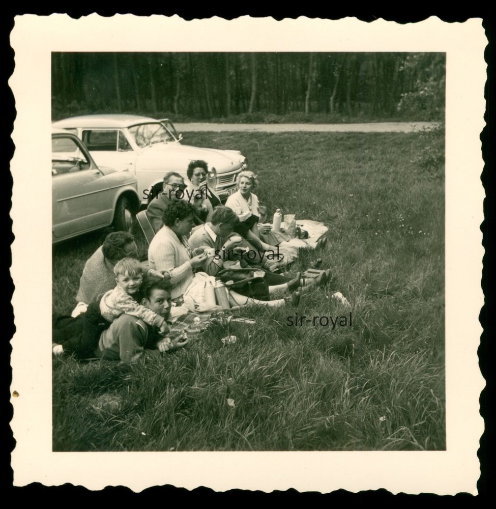 Family at Picnic in Front of Lloyd Car Vehicle – 1950s 1960s – Photo 6x6cm