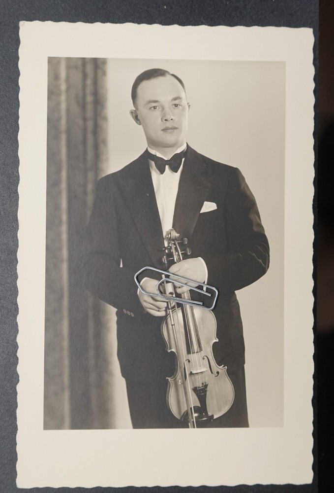 Photo portrait Mülheim Ruhr violinist musician brinks violin instrument classical picture