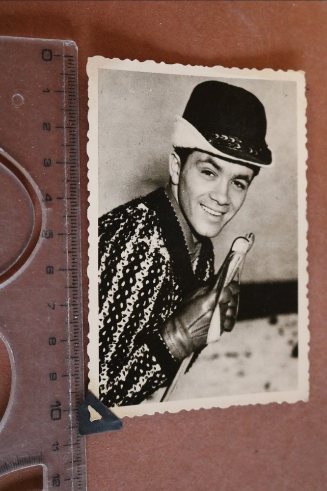 Great old photo actor and singer Gus Backus???