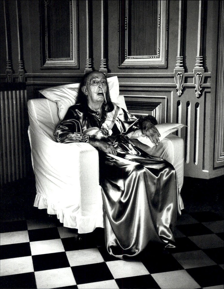 1987 Helmut Newton Elderly Salvador Dali in Chair Portrait Art Photo Gravure