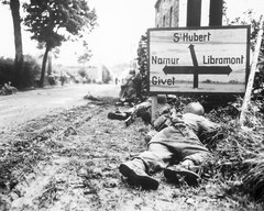 8th Infantry Regiment attempt to move forward 8×10 Photograph Print 8″x10″