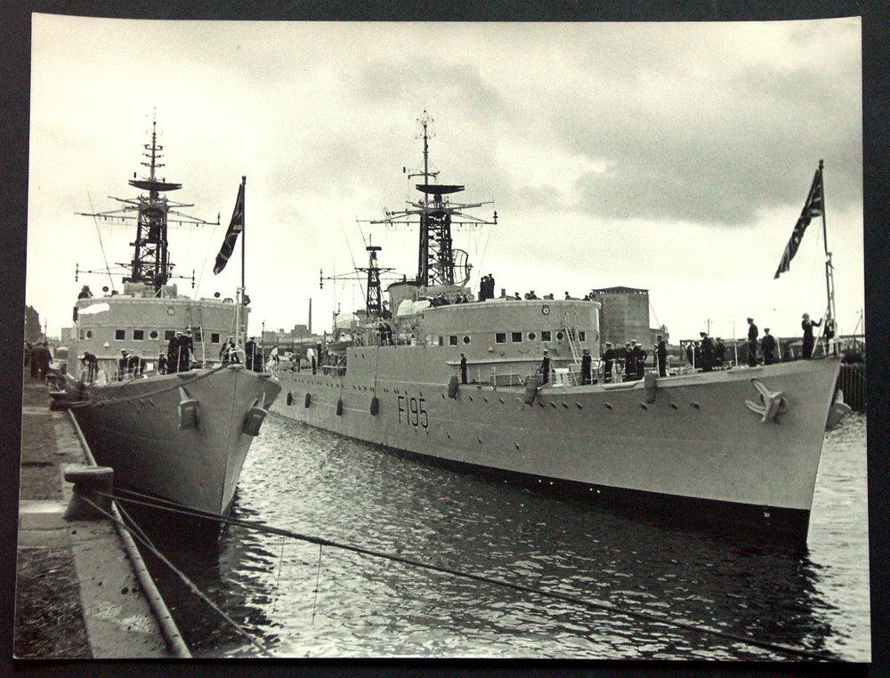 2 British frigates in Bremen, press photo, military,1962,21 x 16 cm, DPA