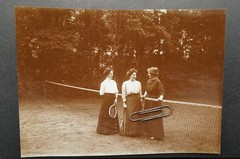 Photo portrait women tennis player model court racket group picture dress skirt