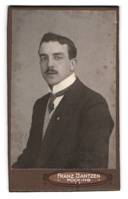 Photograph Franz Jantzen, pocking, portrait elegant gentleman with mustache