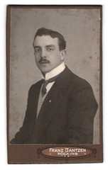 Photograph Franz Jantzen, pocking, portrait elegant gentleman with mustache