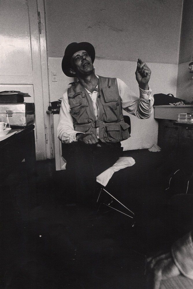 Joseph Beuys 1981 Dusseldorf Interview Restany ph Ken Damy