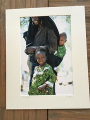 BRUCE BLUM SIGNED COLOR Photo Print (10 1/4″X 16″) «Mother & Two Daughters «