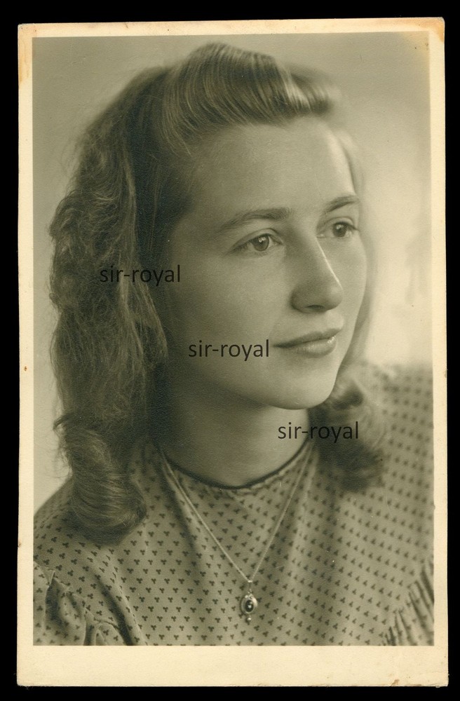 Pretty blonde young woman in portrait – photo postcard 9x14cm