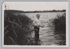 Man Shaving in Lake – Vintage Photo 1950s 1960s