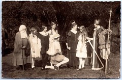 Girls playing jerky fairy tales 1929-theater 1920s-photo postcard 14x9cm