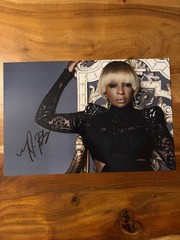 Mary J Blige autograph photo 20×30 signed in person