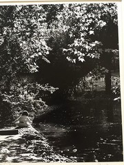 BRUCE BLUM SIGNED B&W Photo Print (10 «X 13») «Girl in Park «