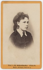 Portrait photography woman portrait Berlin Scherlinsky historical photography album