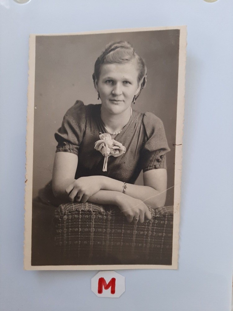 Photo Postcard A Woman In Blouse With Flowers Photo Art 13.5x8cm.