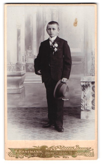 Photograph A. Hartmann, Gross-Schönau. i. S., boy in suit with flowers on the vine