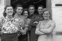 Negative-Hassloch-Pfalz-Dorfleben-Women-Fashion-Soldier-German-Women-Dress-WW2-154