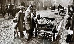 Roman Vishniac photograph of Gesia Ulica Warsaw Poland 1937