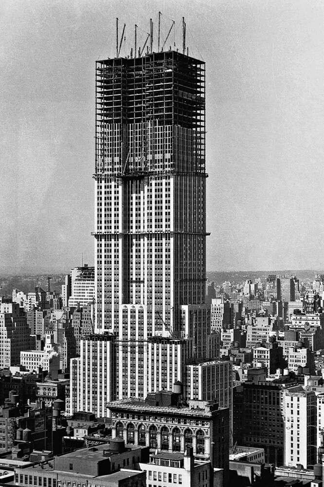 New Photo: Construction of the Empire State Building in 1930, New York – 6 Sizes